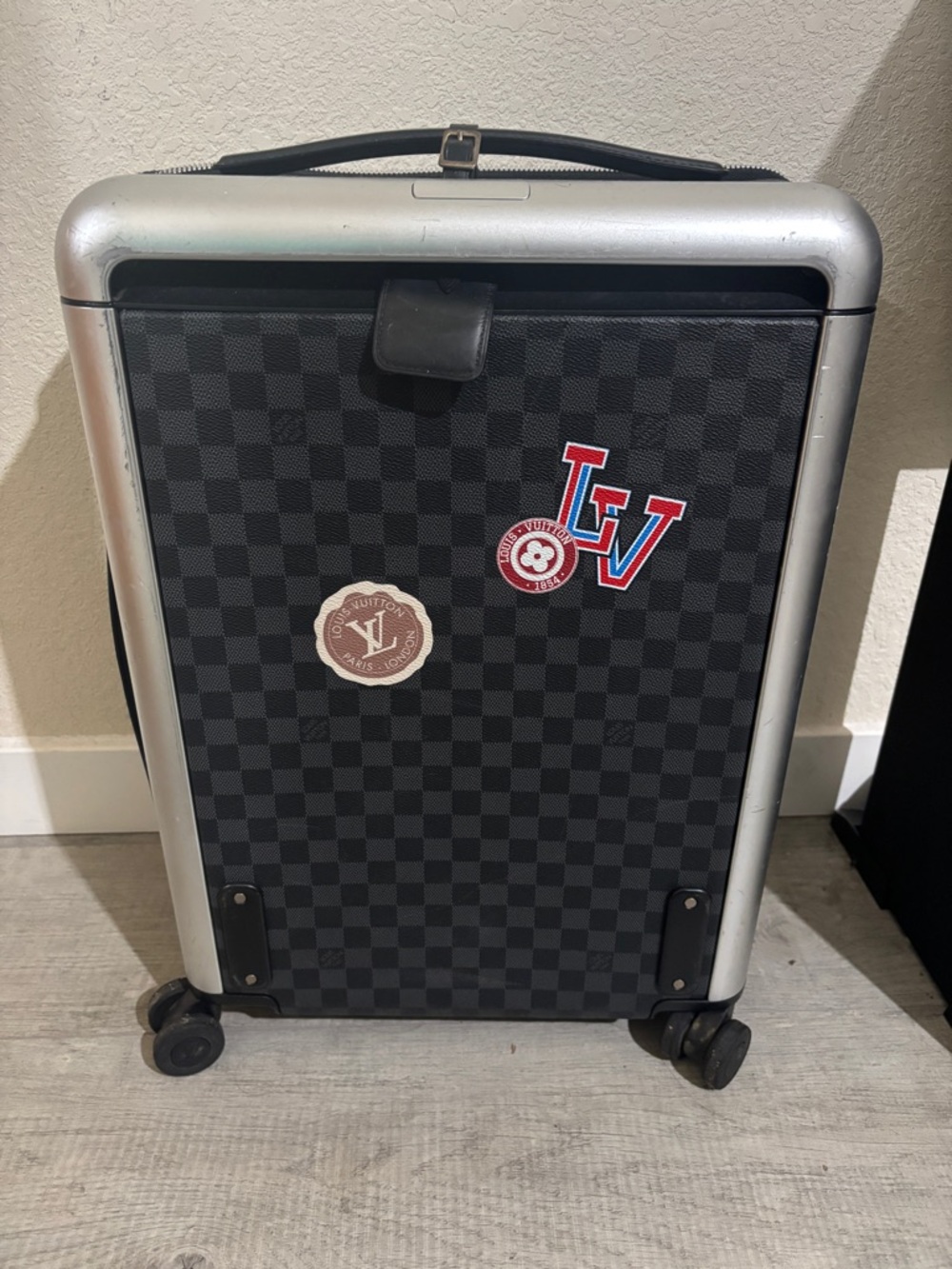 Louis Vuitton Horizon 55 rolling suitcase - Picture 2 of 3